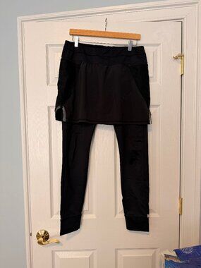 Athleta Active/Tennis Skirt over Pants (Black)- L